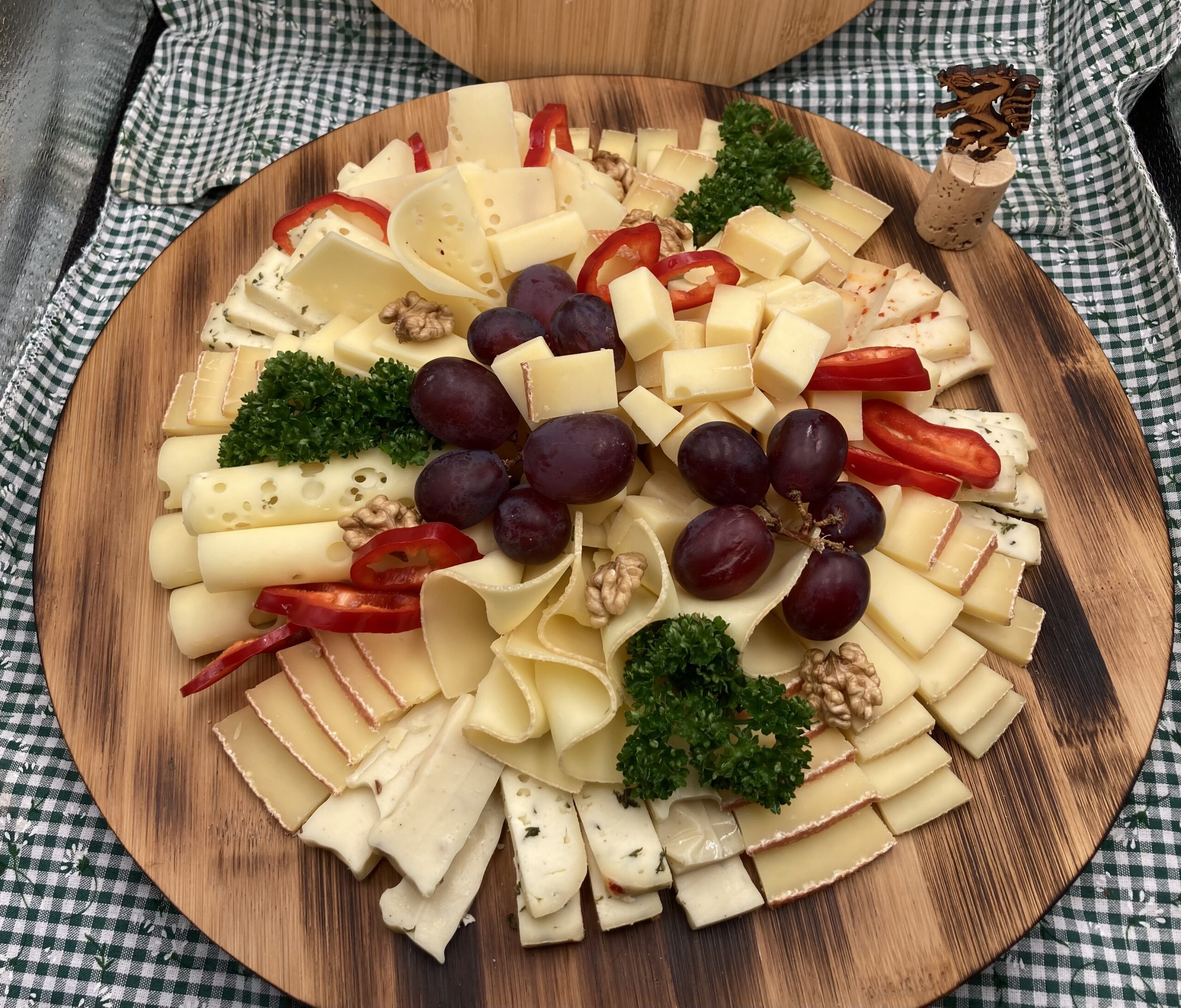 - steiramarkt.at hausgemachte Käseplatte